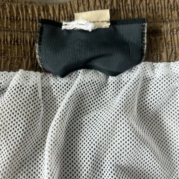 GUCCI
Slim-Fit Mid-Length Logo-Print Striped Swim Shorts - Picture 10 of 11